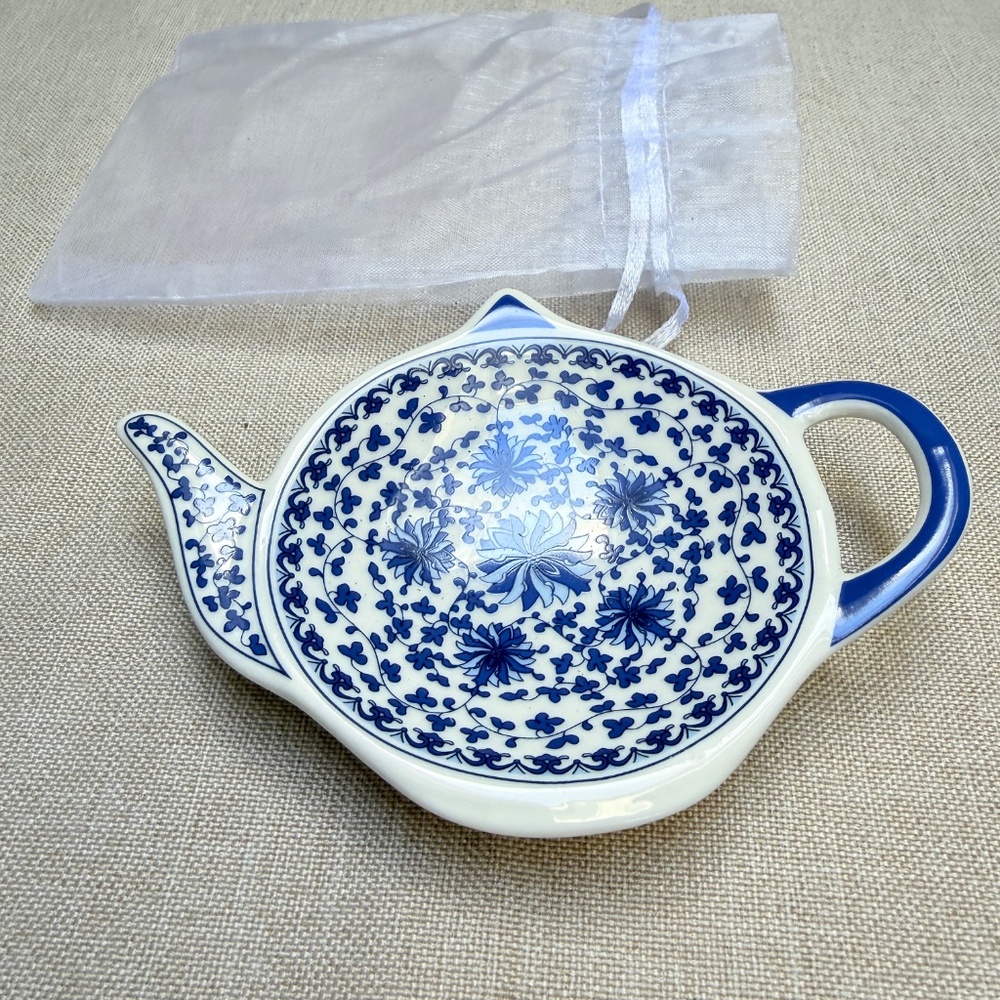 Blue and White Teapot Shaped Teabag Holder in Gift Bag - Picture 3 of 6